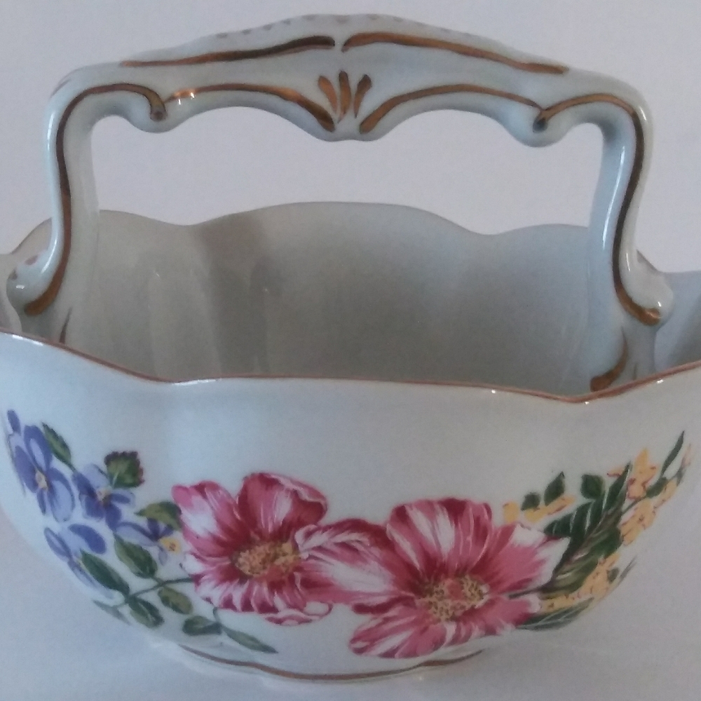 Royal gallery white ceramic floral basket